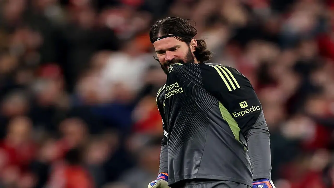 صحيفة إيكو تكشف حقيقة مشاركة أليسون في مباراة ليفربول وبرايتون القادمة